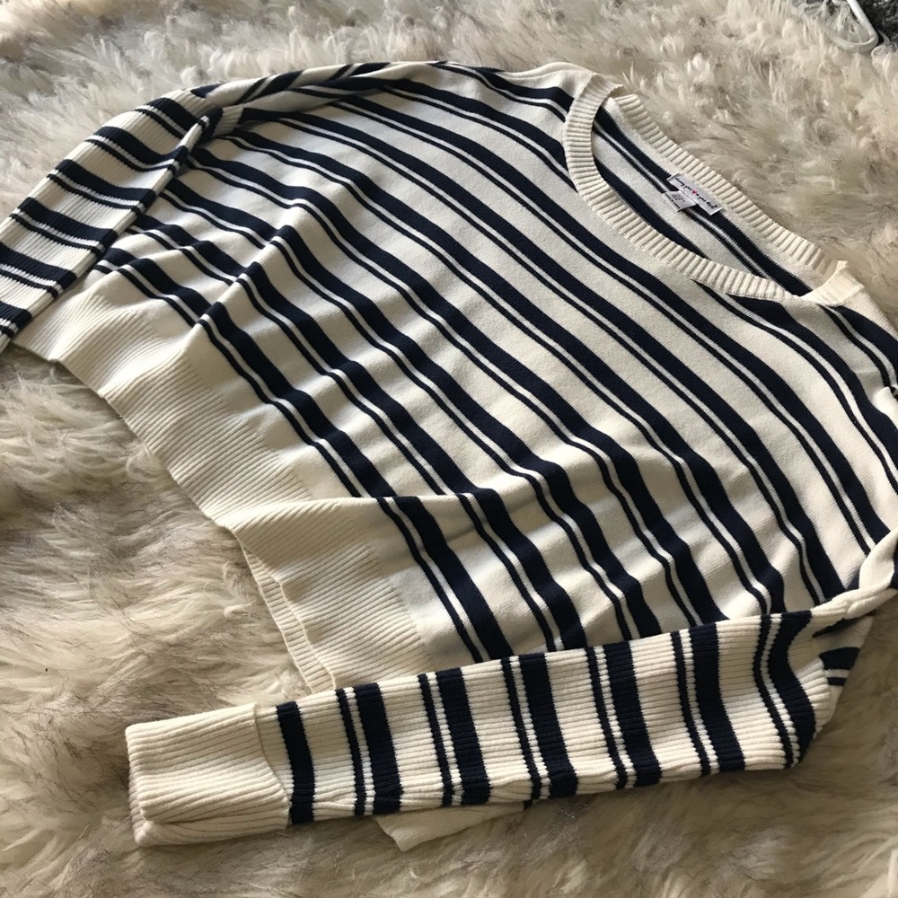 Cropped Sweater - Picture 4 of 5